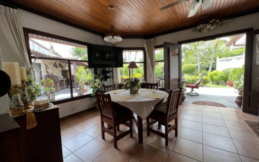 Casa espectacular!! UNA PLANTA, Lote de 1,350m2, amplias área , 4habitaciones, piscina propia! COD 57438