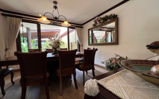 Casa espectacular!! UNA PLANTA, Lote de 1,350m2, amplias área , 4habitaciones, piscina propia! COD 57438