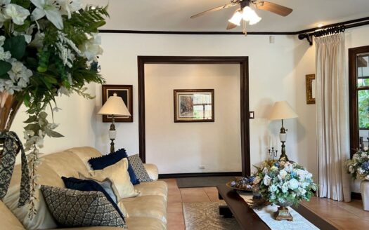 Casa espectacular!! UNA PLANTA, Lote de 1,350m2, amplias área , 4habitaciones, piscina propia! COD 57438