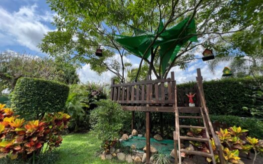 Casa espectacular!! UNA PLANTA, Lote de 1,350m2, amplias área , 4habitaciones, piscina propia! COD 57438