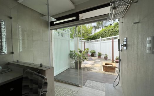 Casa espectacular!! UNA PLANTA, Lote de 1,350m2, amplias área , 4habitaciones, piscina propia! COD 57438