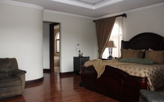 Amplia y espectacular casa en Pinares de Curridabat con 600 m2 de construcción #62115