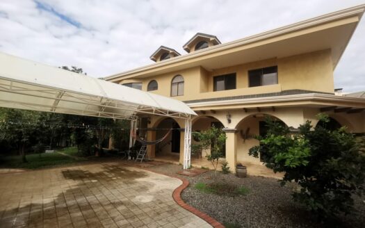 Amplia y espectacular casa en Pinares de Curridabat con 600 m2 de construcción #62115