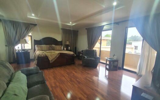 Amplia y espectacular casa en Pinares de Curridabat con 600 m2 de construcción #62115