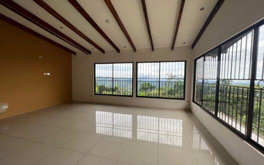 REMATE! Casa de Campo a 15 minutos de la ciudad, en Ciudad Colón, vistas ESPECTACULARES 4 dormitorios,! Precio de lista ₡179,700,000 Precio Mínimo ₡ 132,079,500 COD#67066