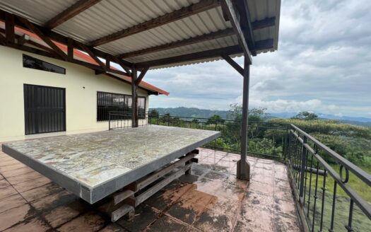 REMATE! Casa de Campo a 15 minutos de la ciudad, en Ciudad Colón, vistas ESPECTACULARES 4 dormitorios,! Precio de lista ₡179,700,000 Precio Mínimo ₡ 132,079,500 COD#67066