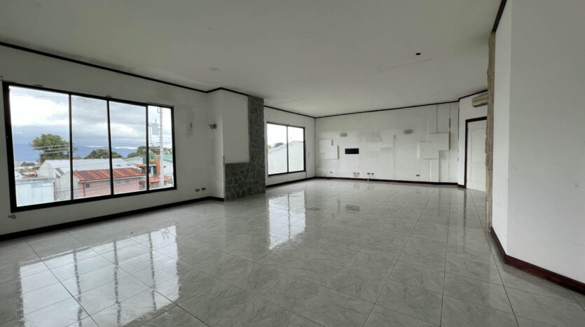 Casa de 3 Niveles Ubicada en Moravia- Habitación Principal
