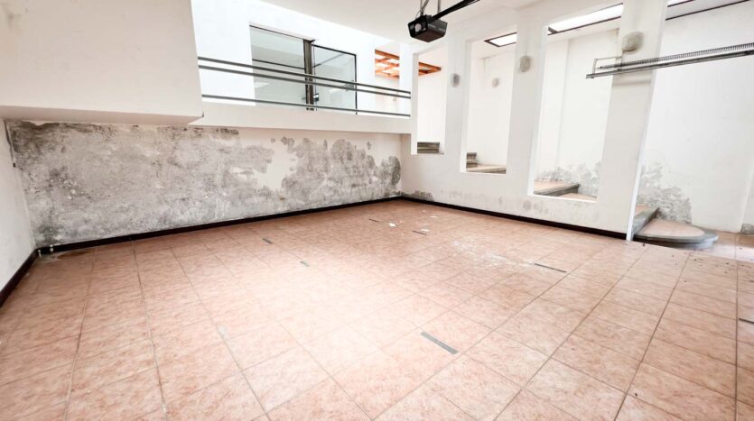 Casa de 3 Niveles Ubicada en Moravia- Estacionamiento