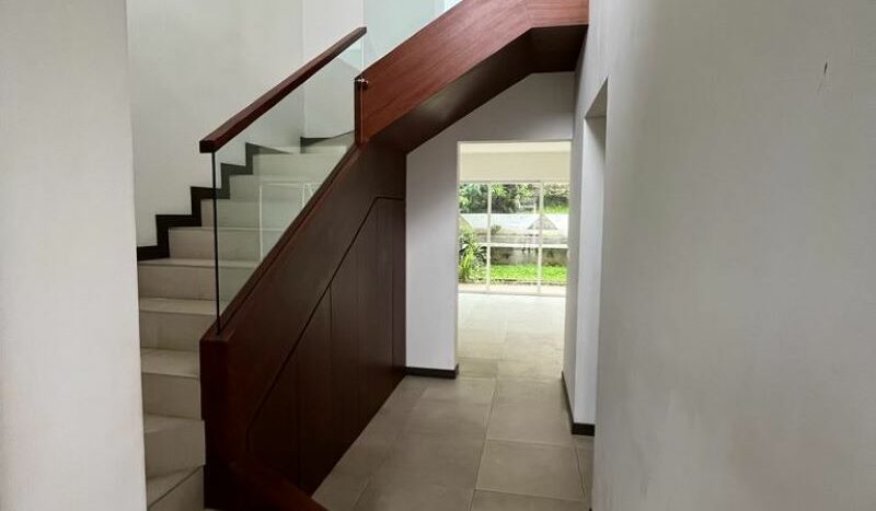 Casa en Condominio en Bello Horizonte Escazú- Escaleras