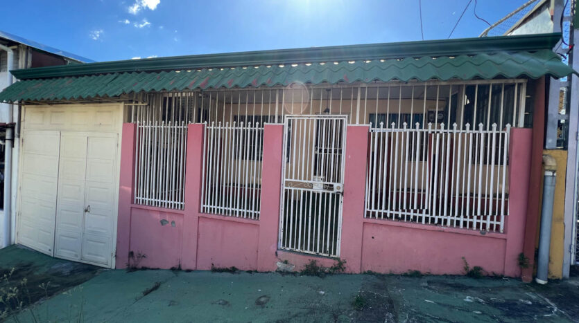Casa en venta cerca del Centro de Guadalupe-Entrada