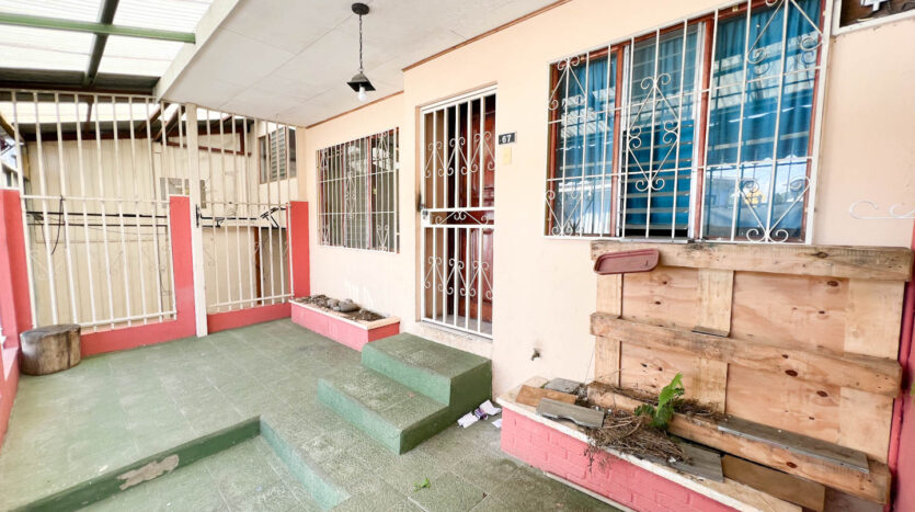 Casa en venta cerca del Centro de Guadalupe-Entrada