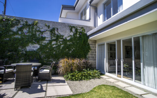 PRECIOSA CASA EN ESCAZU $310,000.00!! En condominio con espectaculares amenidades . COD 74511