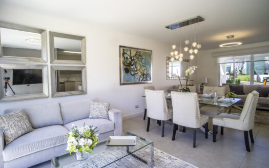 PRECIOSA CASA EN ESCAZU $310,000.00!! En condominio con espectaculares amenidades . COD 74511