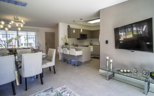 PRECIOSA CASA EN ESCAZU $310,000.00!! En condominio con espectaculares amenidades . COD 74511