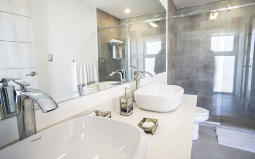 PRECIOSA CASA EN ESCAZU $310,000.00!! En condominio con espectaculares amenidades . COD 74511