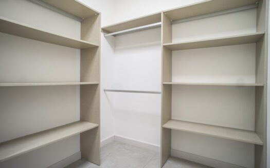 PRECIOSA CASA EN ESCAZU $310,000.00!! En condominio con espectaculares amenidades . COD 74511