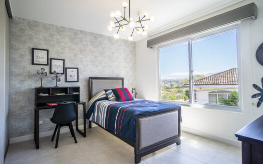 PRECIOSA CASA EN ESCAZU $310,000.00!! En condominio con espectaculares amenidades . COD 74511