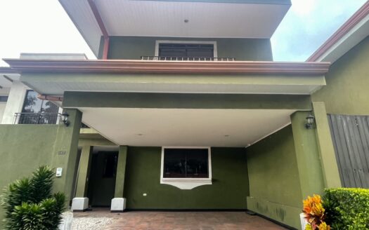 Casa de 2 niveles en Condominio Antigua. Cartago