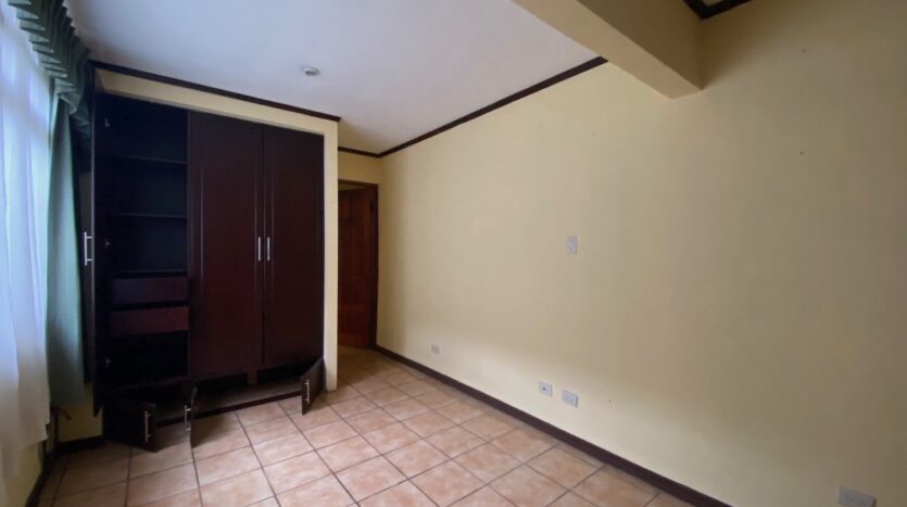 Casa en pequeño condominio en Guayabos de Curridabat- Habitación Secundaria