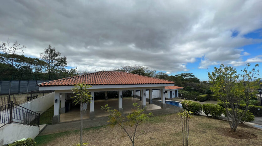 Casa en Condominio, Con Espacios Abiertos y Amplio Patio Verde, San Vicente de Moravia-Rancho