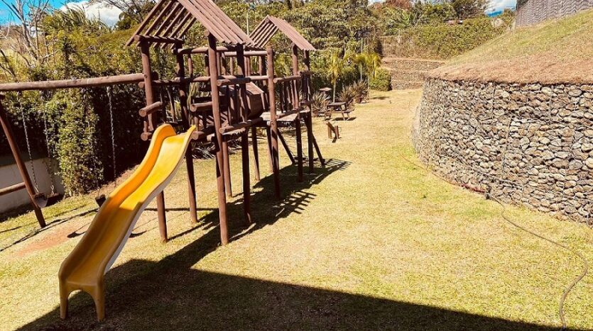 Venta de apartamento en San Pablo de Heredia.-Juegos para niños