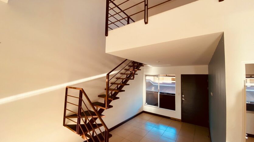Venta de apartamento en San Pablo de Heredia-Sala