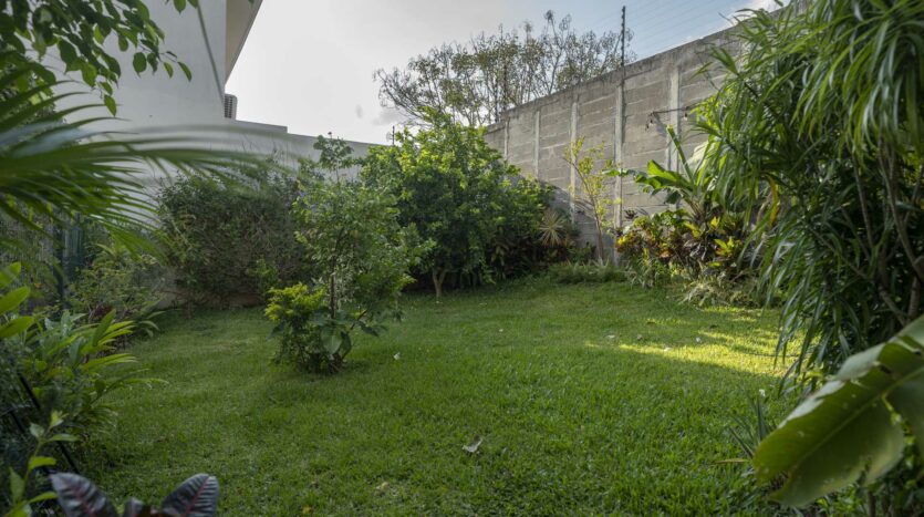 Hermoso lote de 208 m2 en Condominio en La Ceiba - Jardin