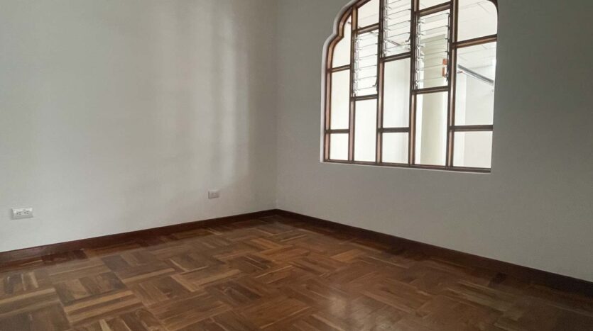 Ubicada cerca de la zona industrial amplia casa de 3 habitaciones + 2 Baños.-Habitación