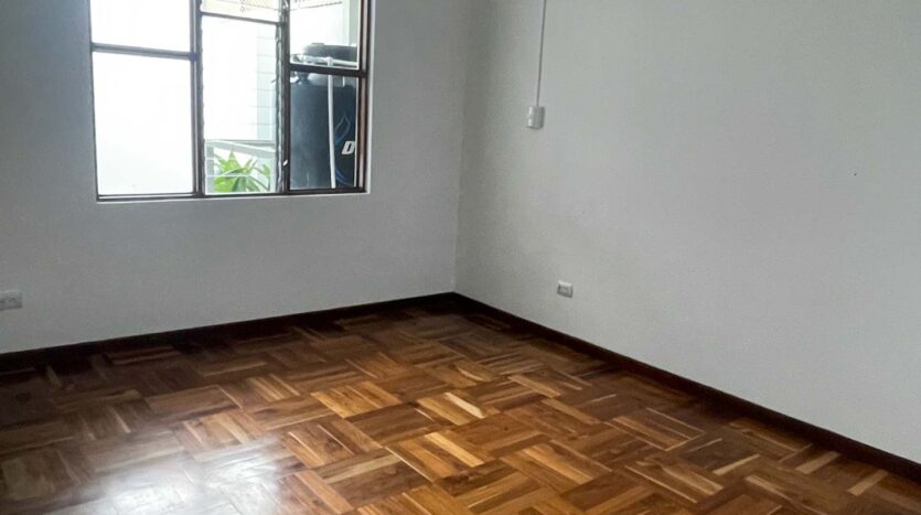 Ubicada cerca de la zona industrial amplia casa de 3 habitaciones + 2 Baños.-Habitación