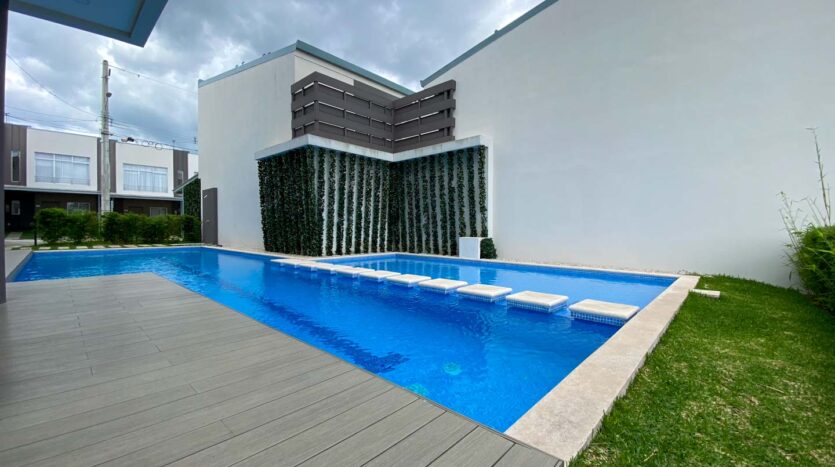 Venta de casa en Condominio M.O. Living, San Rafael Montes de Oca- Piscina