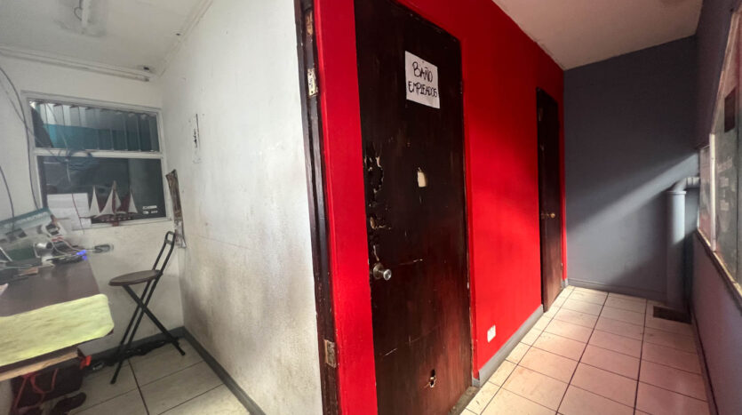 Alquiler de Bodega Comercial de 300 m2 en Carretera Principal de Moravia- Baño