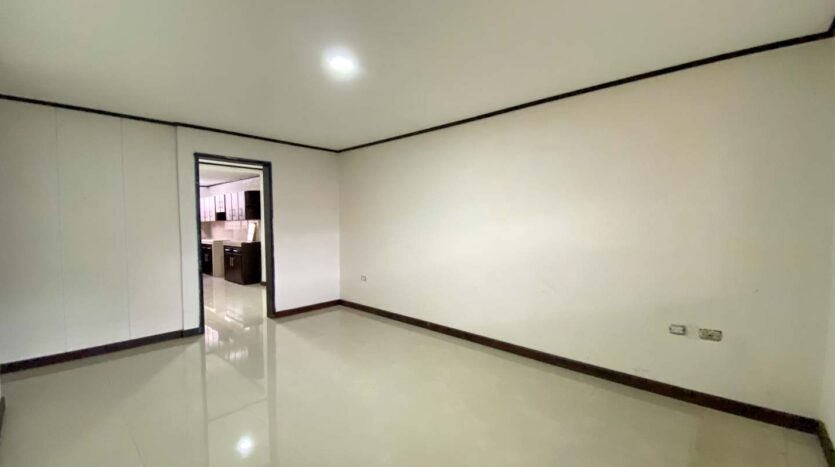 Venta de Casa Remodelada en Sabanilla, San Marino- Sala