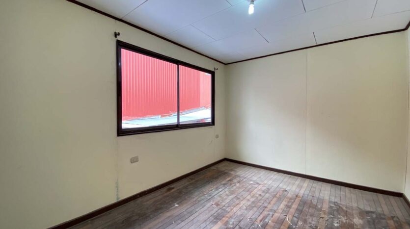 Venta de Casa Remodelada en Sabanilla, San Marino- Habitación Secundaria