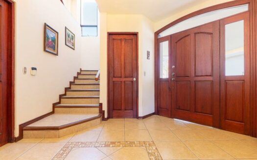 Curridabat: Espectacular casa en Altamonte, lote 638m2  #89131