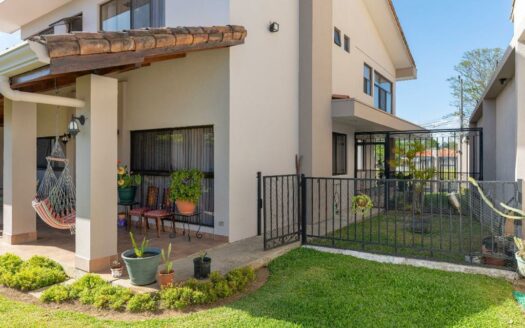 Curridabat: Espectacular casa en Altamonte, lote 638m2  #89131