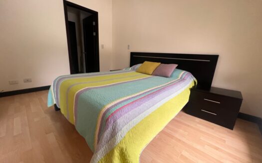 Apartamento en AVALON Santa Ana, con electrodomésticos y amoblado!! Listo para vivir, rentar o colocar en Airbnb! COD#93186