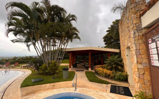 Apartamento en AVALON Santa Ana, con electrodomésticos y amoblado!! Listo para vivir, rentar o colocar en Airbnb! COD#93186