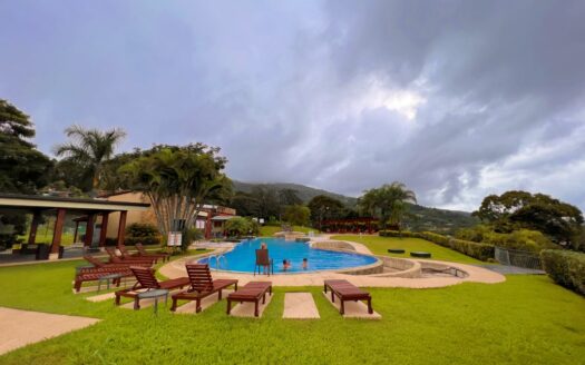 Apartamento en AVALON Santa Ana, con electrodomésticos y amoblado!! Listo para vivir, rentar o colocar en Airbnb! COD#93186