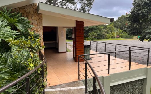 Apartamento en AVALON Santa Ana, con electrodomésticos y amoblado!! Listo para vivir, rentar o colocar en Airbnb! COD#93186