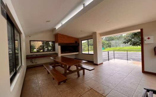 Apartamento en AVALON Santa Ana, con electrodomésticos y amoblado!! Listo para vivir, rentar o colocar en Airbnb! COD#93186