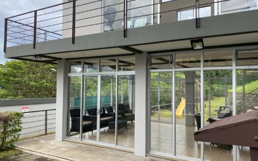 Se Alquila Apartamento Esquinero y Moderno de 2 Habitaciones, Mezzanine y 3 Baños Completos, en Condominio Exclusivo de San Pablo de Heredia. Código 109178