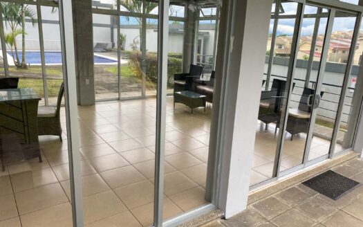 Se Alquila Apartamento Esquinero y Moderno de 2 Habitaciones, Mezzanine y 3 Baños Completos, en Condominio Exclusivo de San Pablo de Heredia. Código 109178