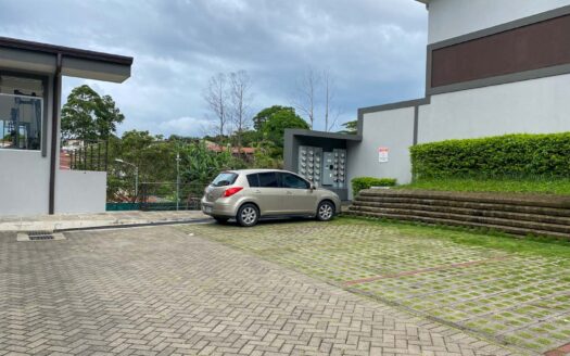 Se Alquila Apartamento Esquinero y Moderno de 2 Habitaciones, Mezzanine y 3 Baños Completos, en Condominio Exclusivo de San Pablo de Heredia. Código 109178