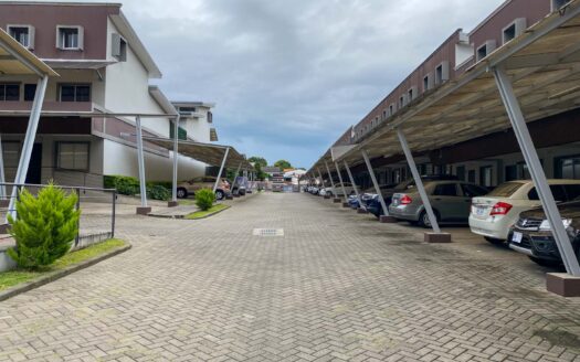 Se Alquila Apartamento Esquinero y Moderno de 2 Habitaciones, Mezzanine y 3 Baños Completos, en Condominio Exclusivo de San Pablo de Heredia. Código 109178