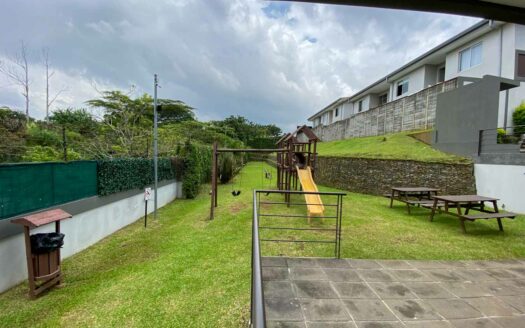 Se Alquila Apartamento Esquinero y Moderno de 2 Habitaciones, Mezzanine y 3 Baños Completos, en Condominio Exclusivo de San Pablo de Heredia. Código 109178