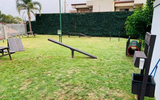 Se Alquila Apartamento Esquinero y Moderno de 2 Habitaciones, Mezzanine y 3 Baños Completos, en Condominio Exclusivo de San Pablo de Heredia. Código 109178