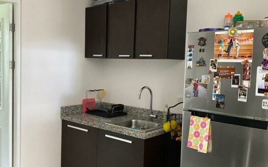 Se Alquila Apartamento Esquinero y Moderno de 2 Habitaciones, Mezzanine y 3 Baños Completos, en Condominio Exclusivo de San Pablo de Heredia. Código 109178