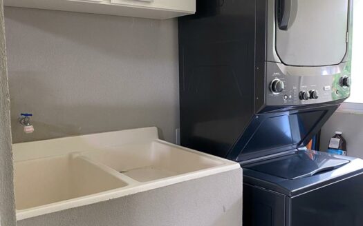 Se Alquila Apartamento Esquinero y Moderno de 2 Habitaciones, Mezzanine y 3 Baños Completos, en Condominio Exclusivo de San Pablo de Heredia. Código 109178