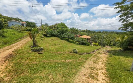 Lotes en Venta en Guacalillo, Puntarenas con Vista a la Montaña y Vista Parcial al Mar- Precio $70 000 USD – Código:111611