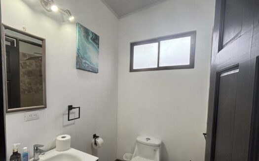 Maravillosa Casa en Venta- Guacalillo Puntarenas- A solo 10 minutos de la playa. Precio: $190 000- Código: 111054